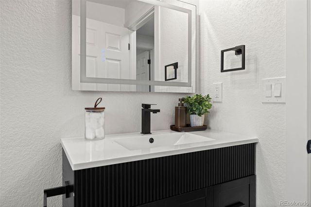 3090 S Hoyt Way, Lakewood, CO 80227