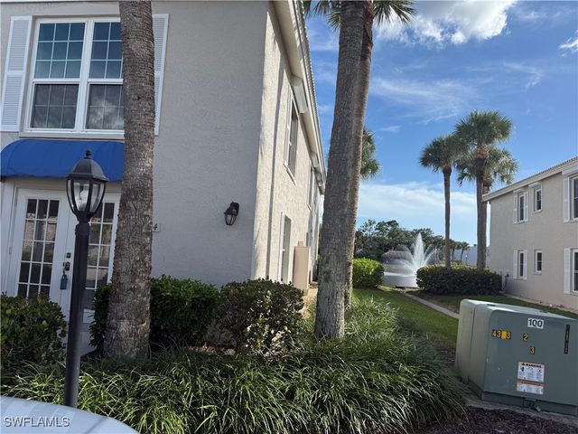 834 Gulf Pavilion DR 204, Naples, FL 34108