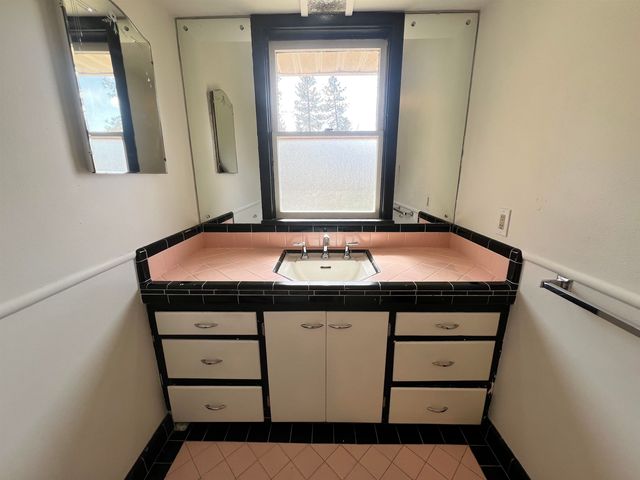 794 W Cliff Dr, Spokane, WA 99204