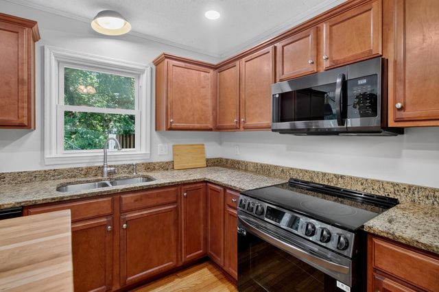1070 Pine Street, Hanahan, SC 29410