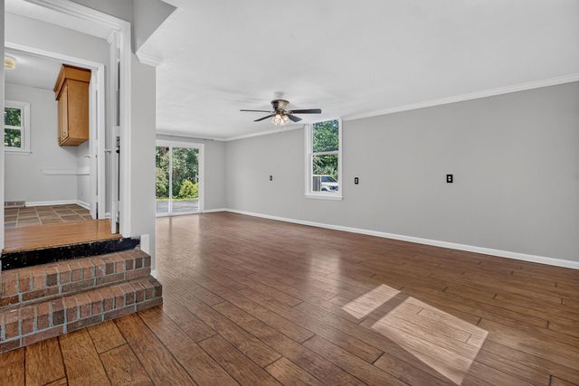 1070 Pine Street, Hanahan, SC 29410