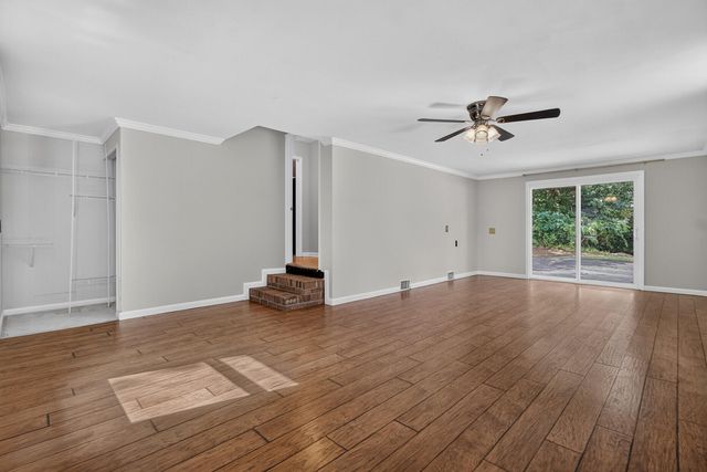 1070 Pine Street, Hanahan, SC 29410