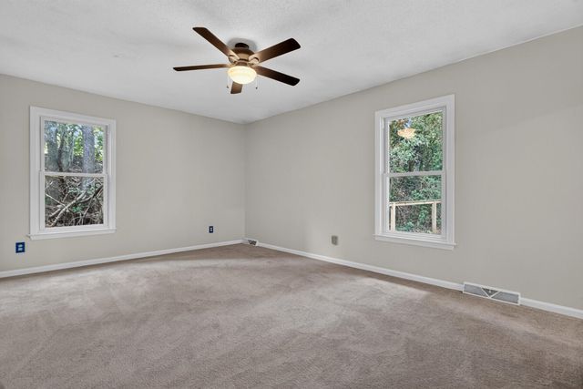 1070 Pine Street, Hanahan, SC 29410