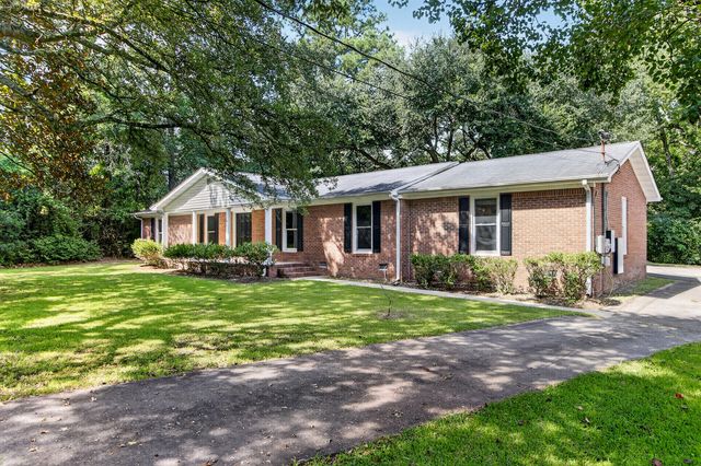 1070 Pine Street, Hanahan, SC 29410