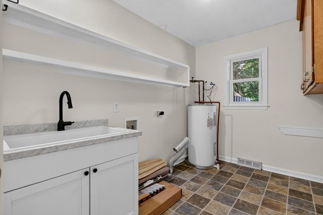 1070 Pine Street, Hanahan, SC 29410