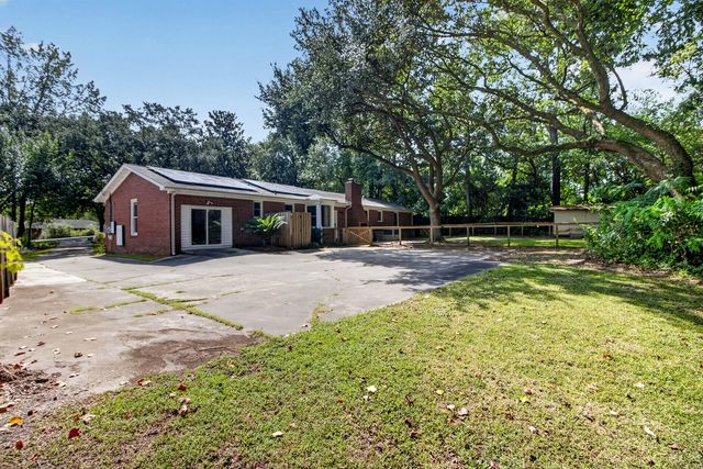 1070 Pine Street, Hanahan, SC 29410