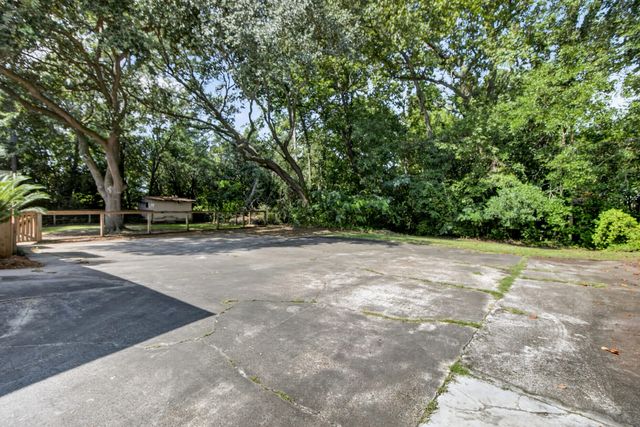 1070 Pine Street, Hanahan, SC 29410