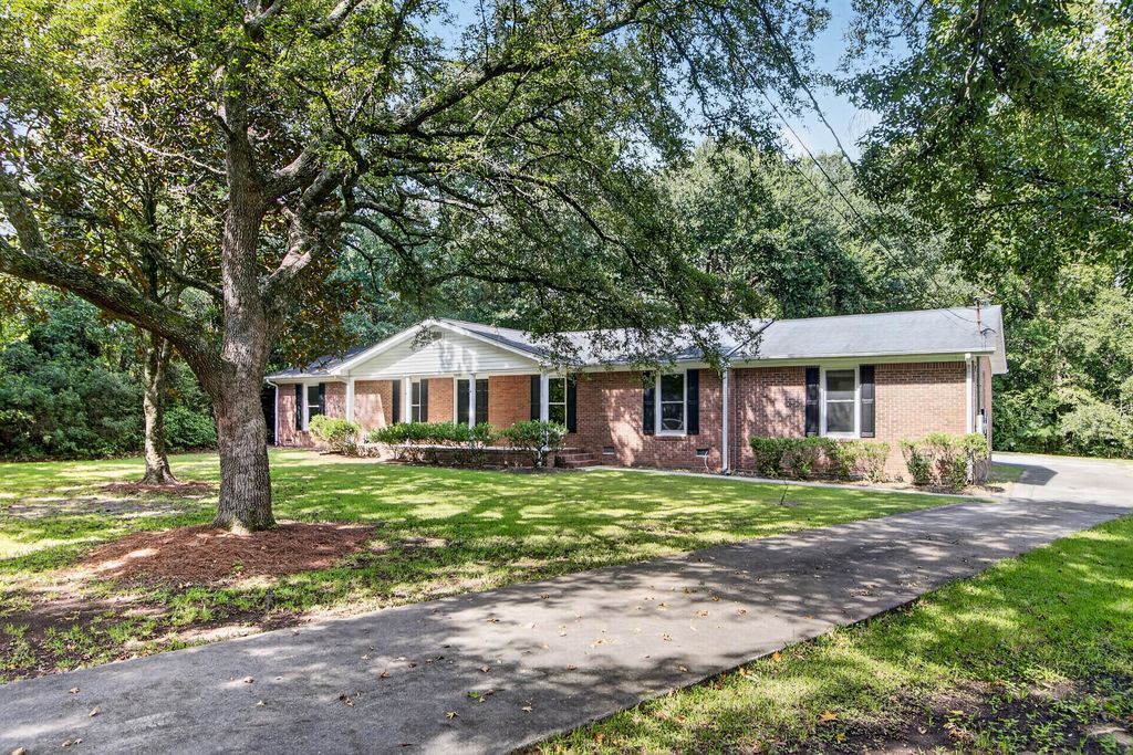1070 Pine Street, Hanahan, SC 29410