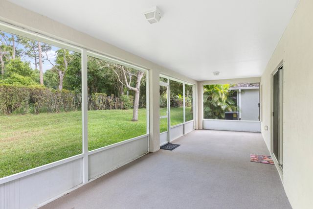 2575 SW 12th Sq Square SW, Vero Beach, FL 32968