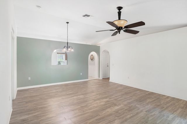 2575 SW 12th Sq Square SW, Vero Beach, FL 32968