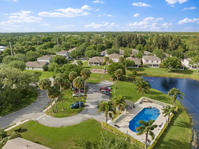 2575 SW 12th Sq Square SW, Vero Beach, FL 32968