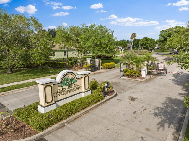 2575 SW 12th Sq Square SW, Vero Beach, FL 32968