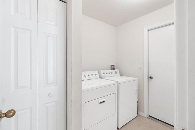 2575 SW 12th Sq Square SW, Vero Beach, FL 32968