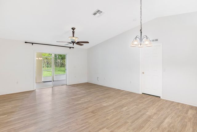 2575 SW 12th Sq Square SW, Vero Beach, FL 32968