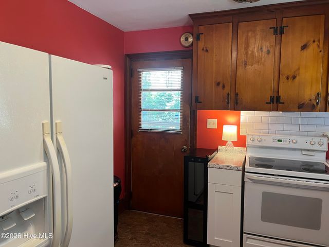 1607 E Berkley Road, Greenville, NC 27858