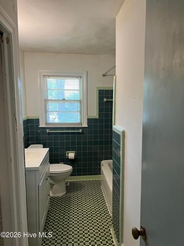 1607 E Berkley Road, Greenville, NC 27858