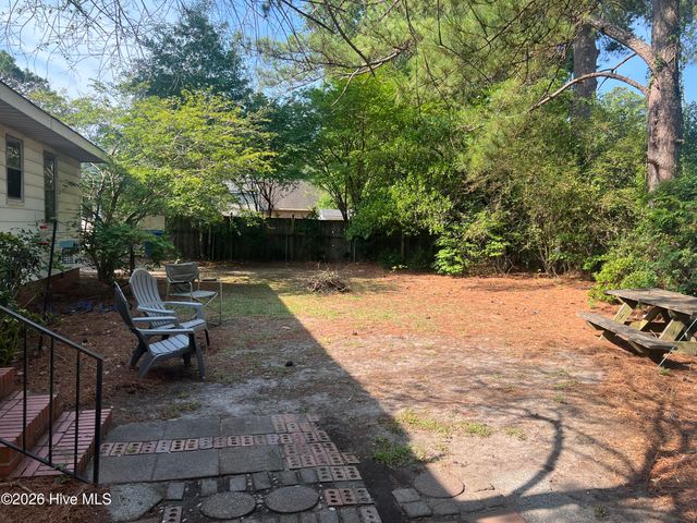 1607 E Berkley Road, Greenville, NC 27858