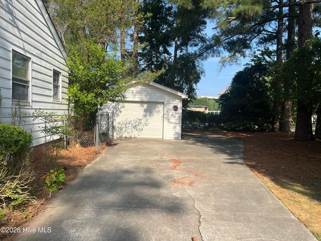 1607 E Berkley Road, Greenville, NC 27858