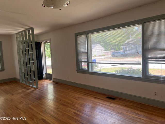 1607 E Berkley Road, Greenville, NC 27858