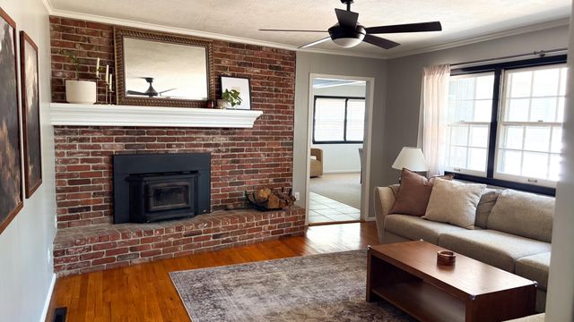 2011 E Rosebrier Street, Springfield, MO 65804