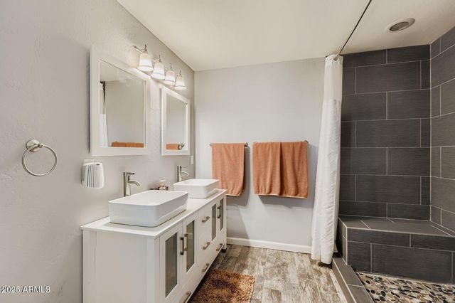 2210 E CAMBRIDGE Avenue, Phoenix, AZ 85006