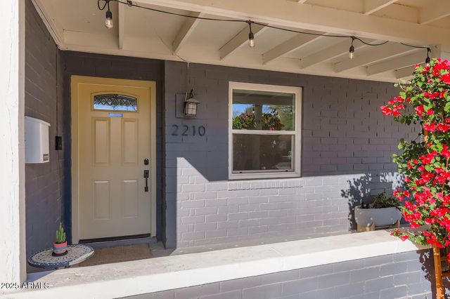 2210 E CAMBRIDGE Avenue, Phoenix, AZ 85006