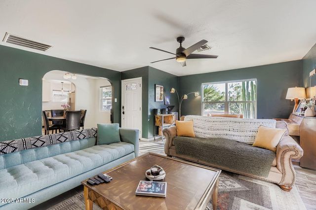 2210 E CAMBRIDGE Avenue, Phoenix, AZ 85006