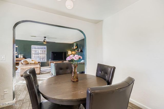 2210 E CAMBRIDGE Avenue, Phoenix, AZ 85006