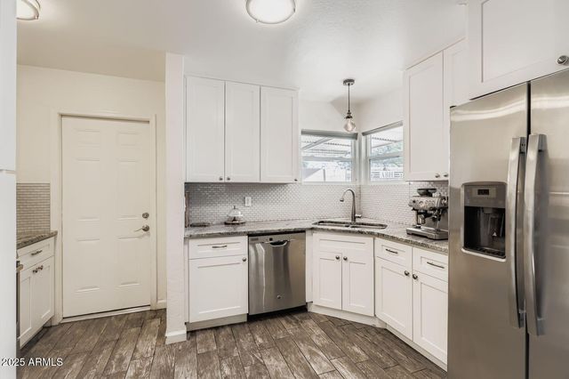 2210 E CAMBRIDGE Avenue, Phoenix, AZ 85006