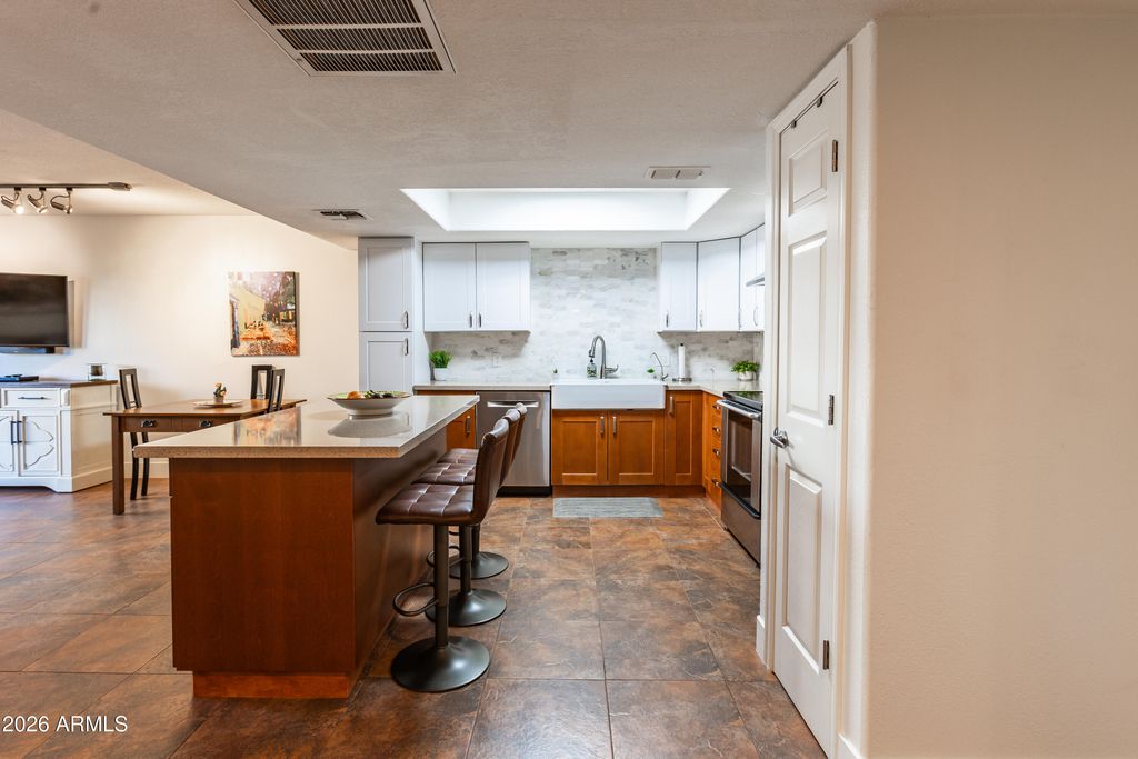 7830 E CAMELBACK Road 102, Scottsdale, AZ 85251