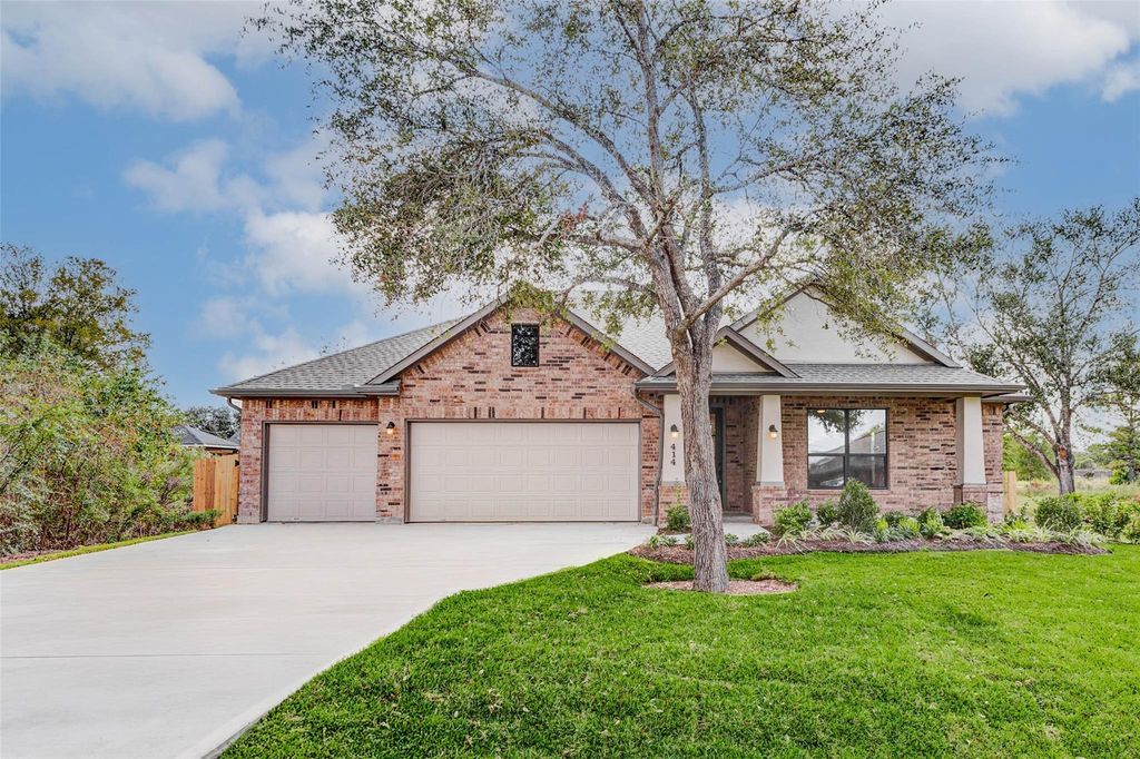 414 Texas Avenue, Arcola, TX 77583
