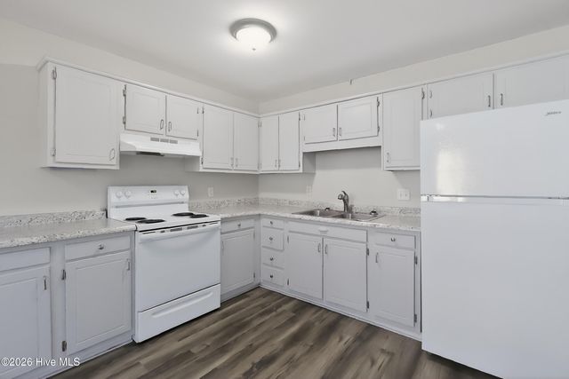 309 Lakewood Drive, Jacksonville, NC 28546