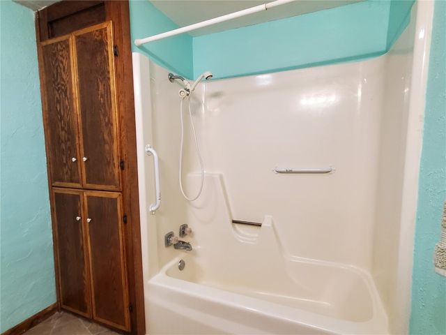 606 11th Avenue, Vinton, IA 52349