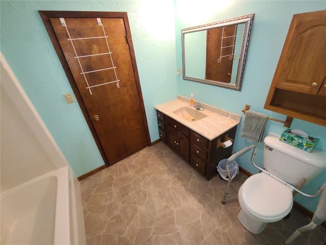 606 11th Avenue, Vinton, IA 52349