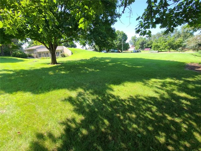 606 11th Avenue, Vinton, IA 52349