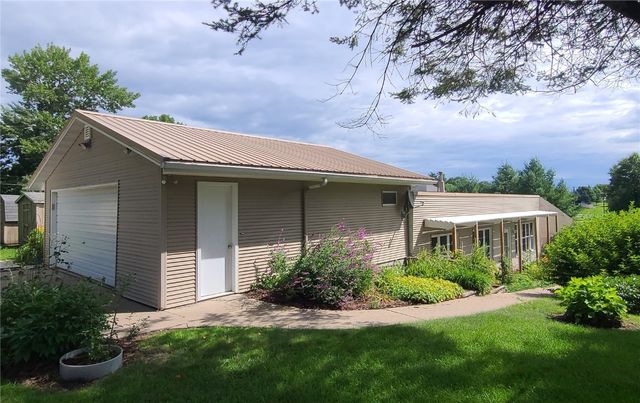 606 11th Avenue, Vinton, IA 52349