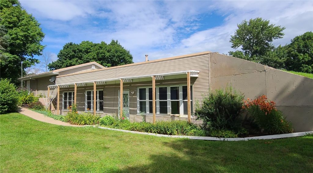 606 11th Avenue, Vinton, IA 52349