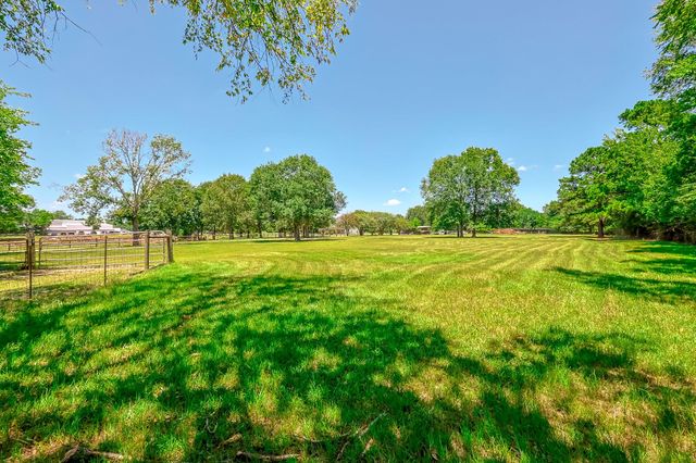 1066 Tafelski Road, New Waverly, TX 77358