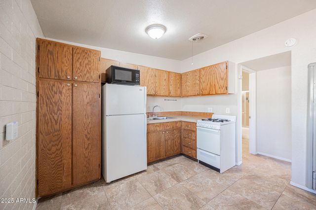 903 S KENWOOD Circle 1, Tempe, AZ 85281