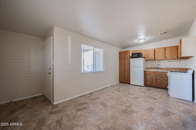 903 S KENWOOD Circle 1, Tempe, AZ 85281