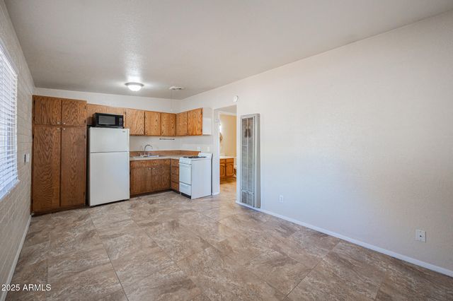 903 S KENWOOD Circle 1, Tempe, AZ 85281