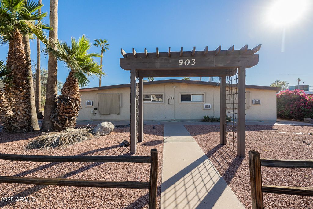 903 S KENWOOD Circle 1, Tempe, AZ 85281