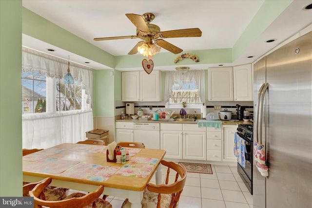 63 MARPLE DR, Philadelphia, PA 19115