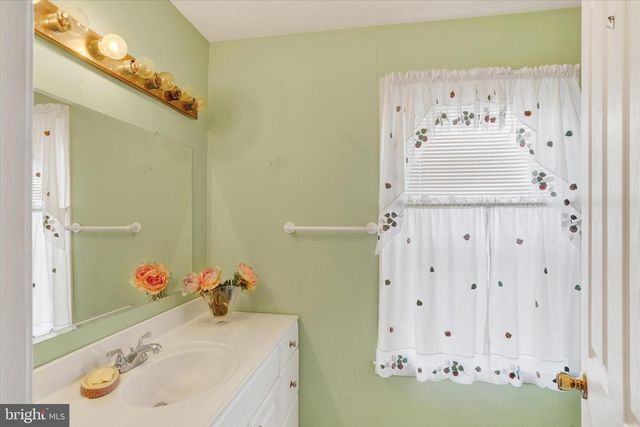 63 MARPLE DR, Philadelphia, PA 19115