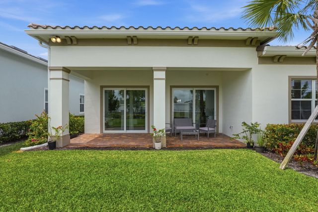 10550 Northbrook Circle, Palm Beach Gardens, FL 33412