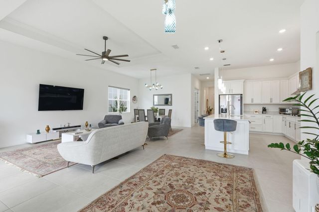 10550 Northbrook Circle, Palm Beach Gardens, FL 33412