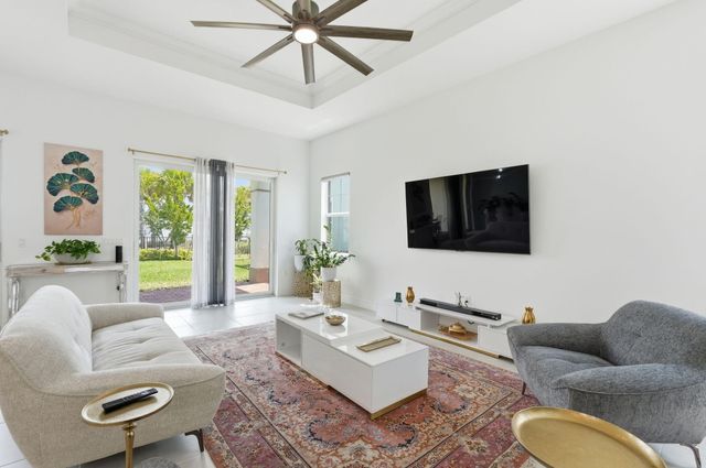 10550 Northbrook Circle, Palm Beach Gardens, FL 33412