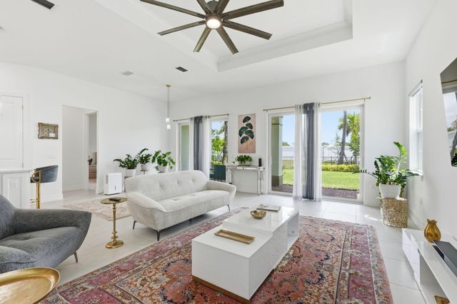 10550 Northbrook Circle, Palm Beach Gardens, FL 33412