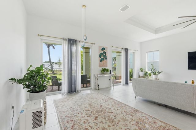 10550 Northbrook Circle, Palm Beach Gardens, FL 33412