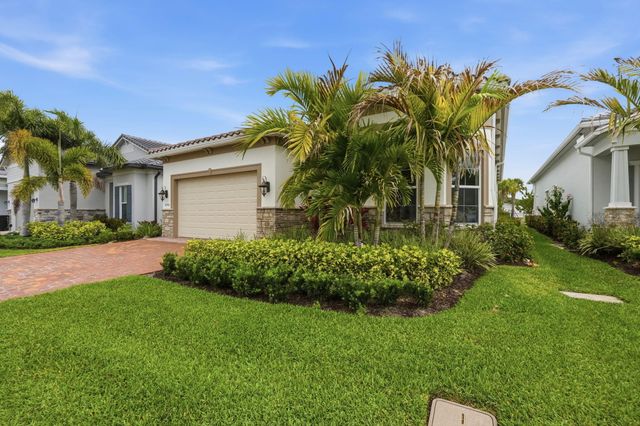 10550 Northbrook Circle, Palm Beach Gardens, FL 33412